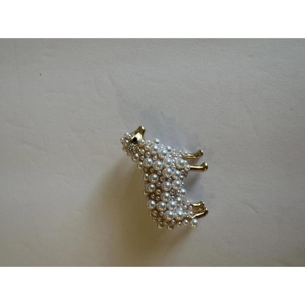 Charming Vintage Pearl Sheep Brooch j-158
